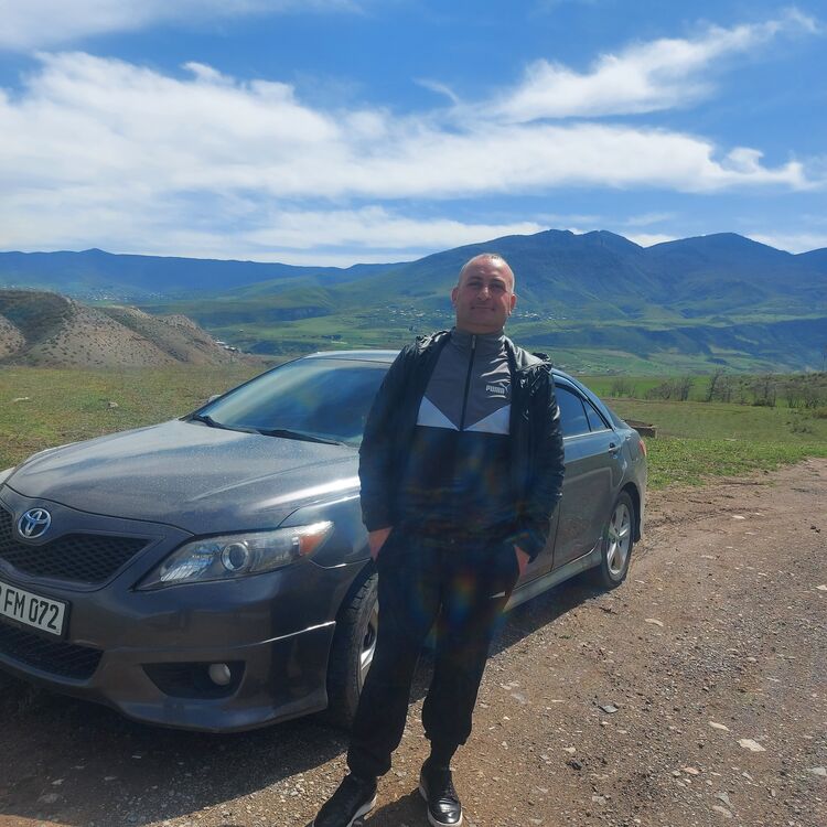  35239827  Frunzik, 36 ,    