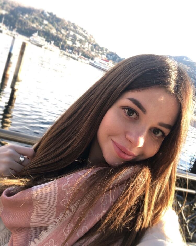  24478247  Anais, 26 ,    