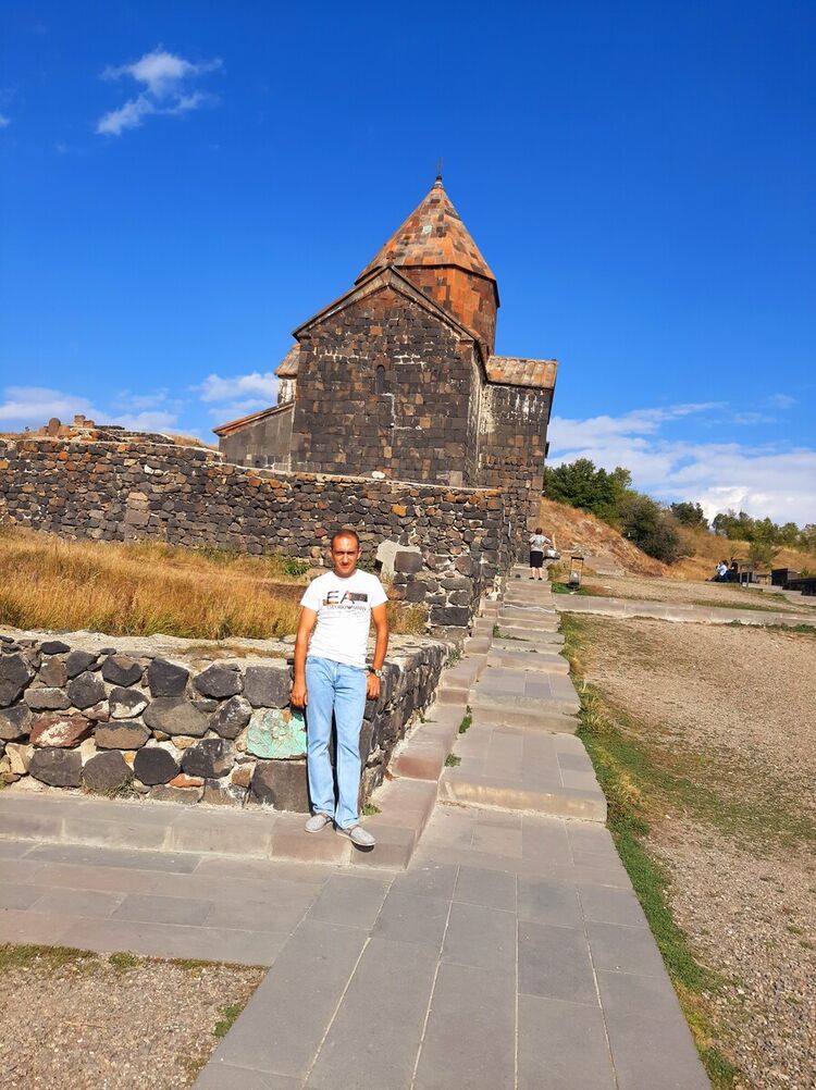  21561417  Suren, 34 ,    
