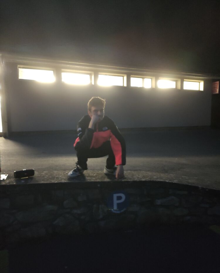  23936047  Patryk, 24 ,    