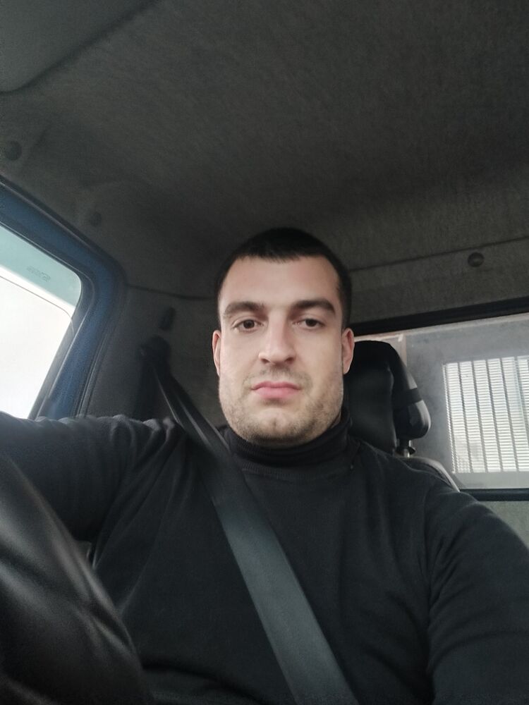  31836537  EIchin, 32 ,    -