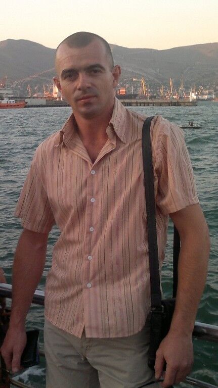  6409777  Adrian, 44 ,    