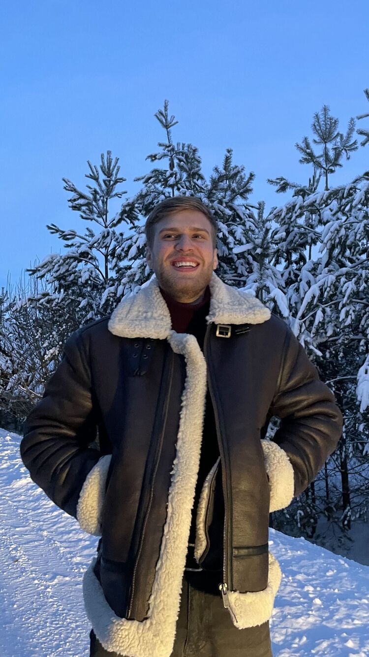  ,   Anton, 26 ,   ,   