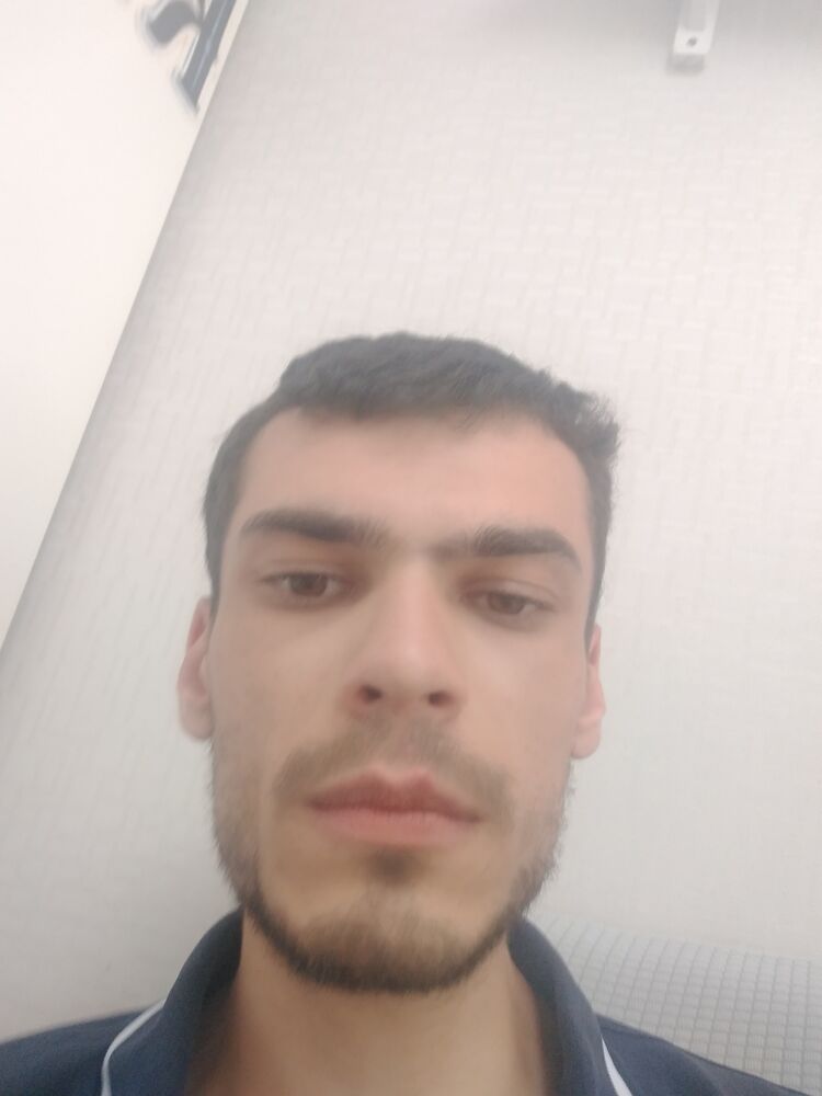  44624747  Robert, 28 ,    