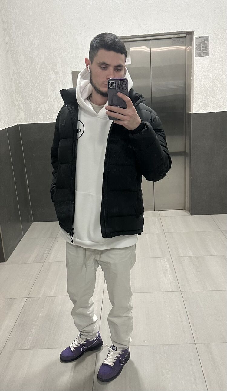  42537497  , 28 ,    