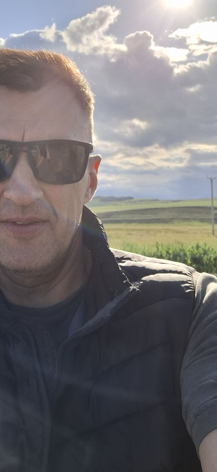  52261427  Maksym, 49 ,    