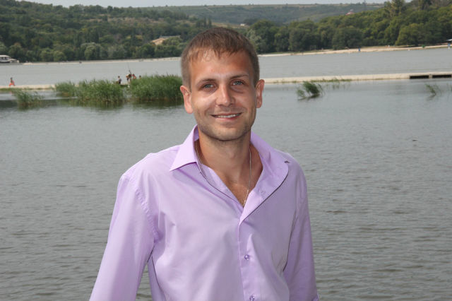  4757487  Andrei, 40 ,    