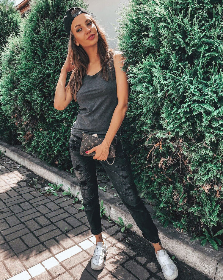  ,   Milana, 26 ,   ,   