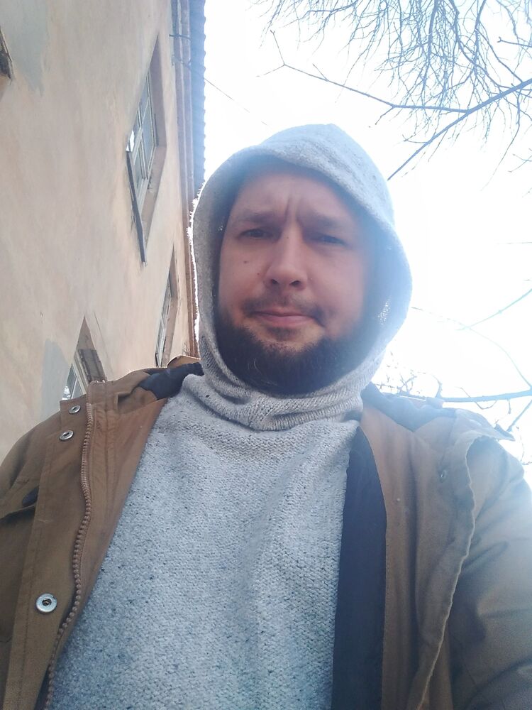  41587427  Artem, 39 ,    