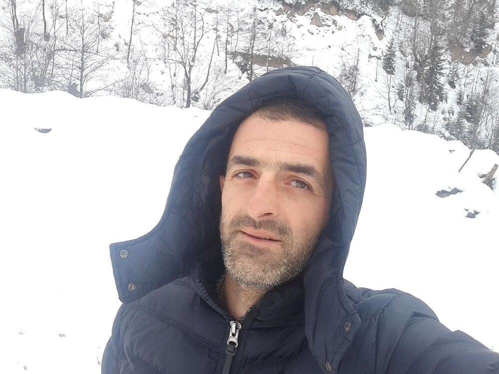  18948387  Badri, 44 ,    