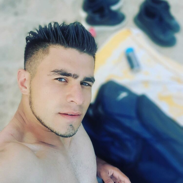  ,   Elyar, 24 ,   