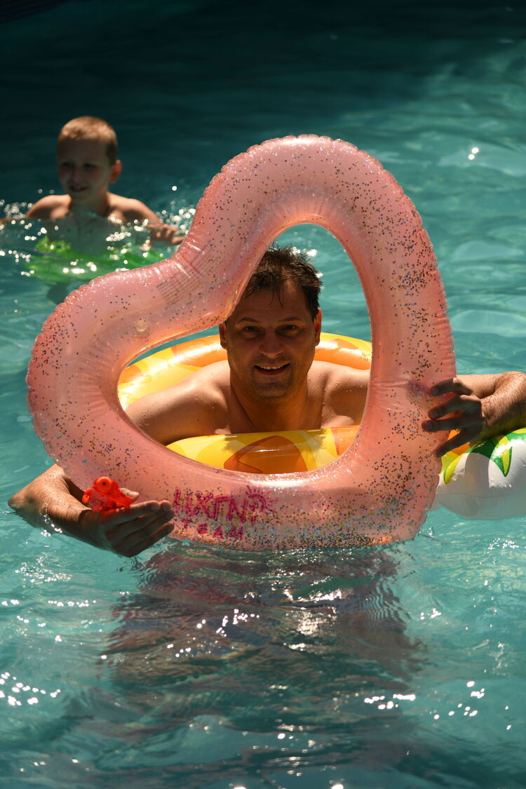  53911117  Vovik, 41 ,    