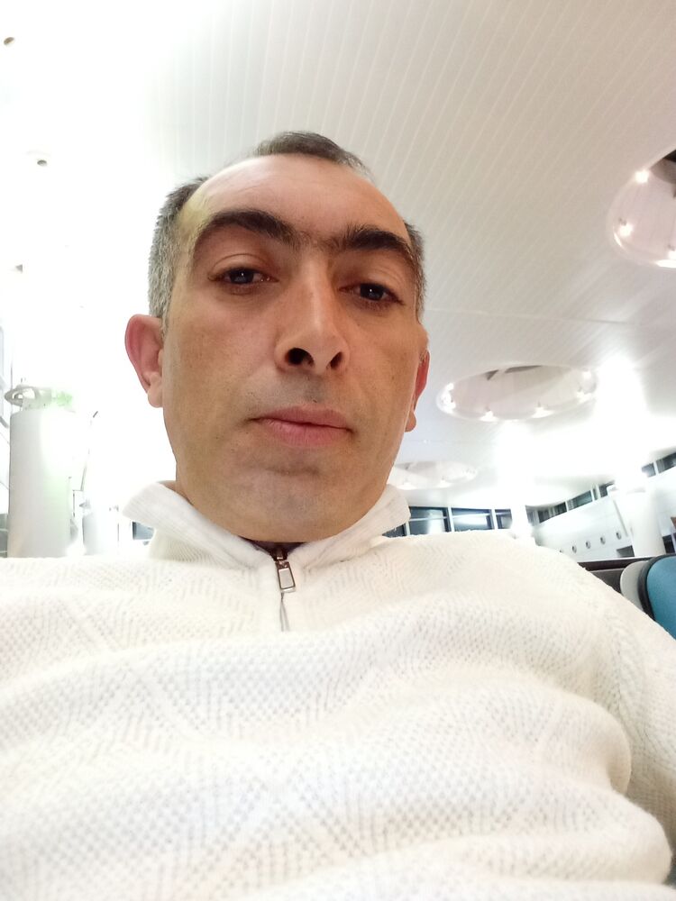  45221177  Hayk, 40 ,     