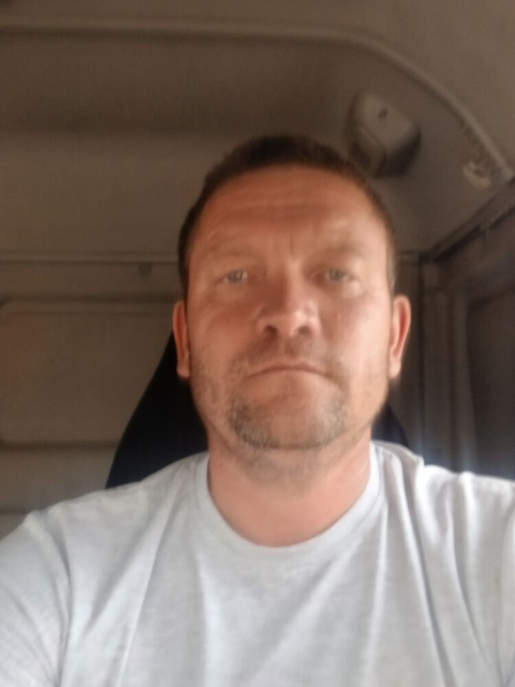  52315407  Igor, 40 ,    
