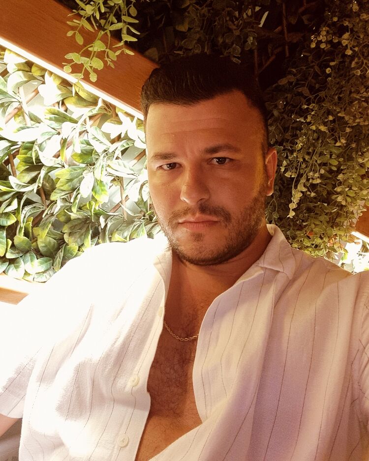  49212417  Mert, 31 ,    