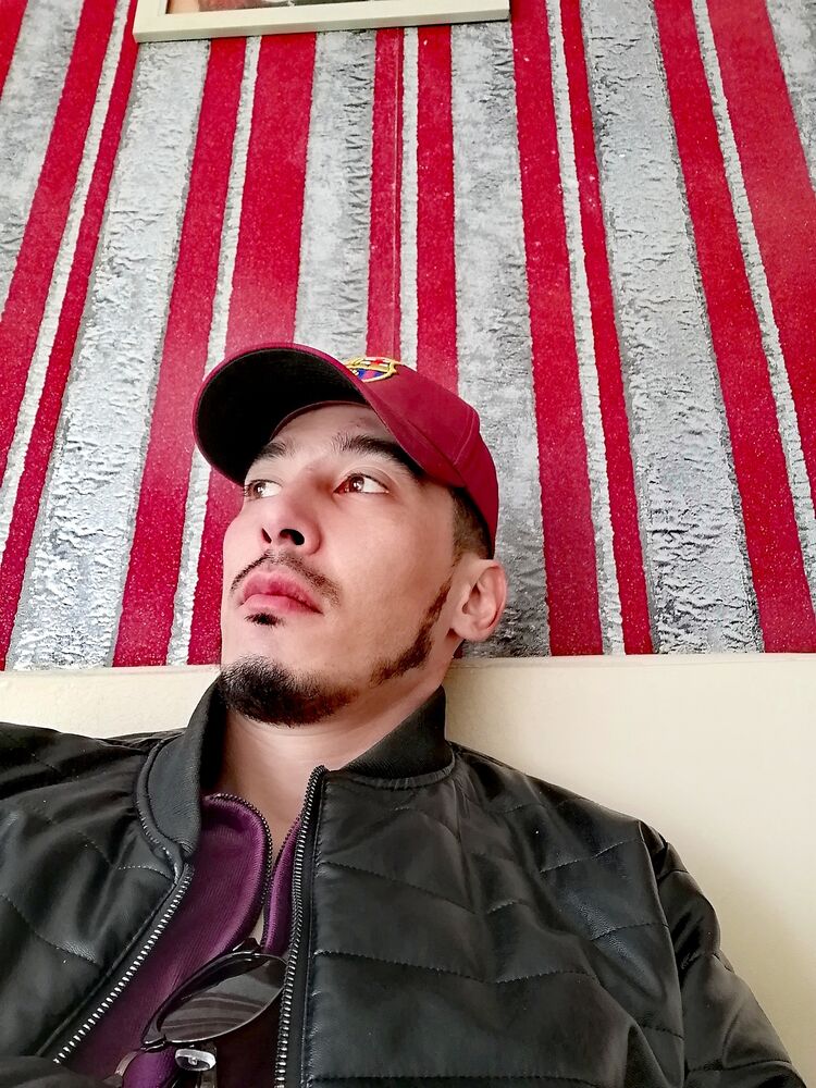  24173837  Beka, 34 ,    