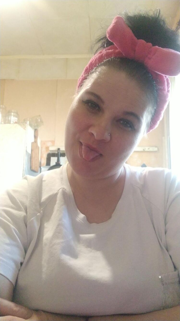  ,   Marina, 40 ,     