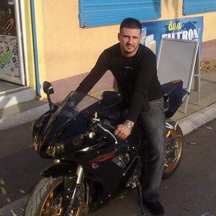  54146227  Miki, 40 ,     