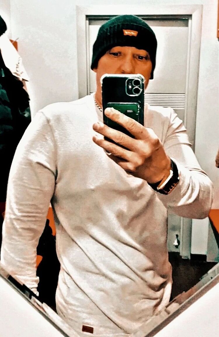  40476627  , 49 ,    