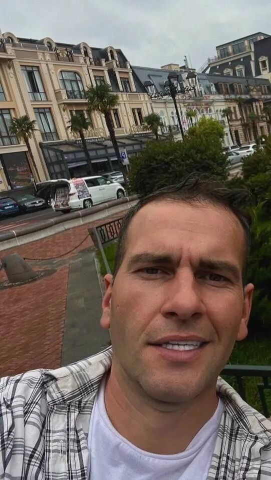  45247527  Konstantin, 38 ,    