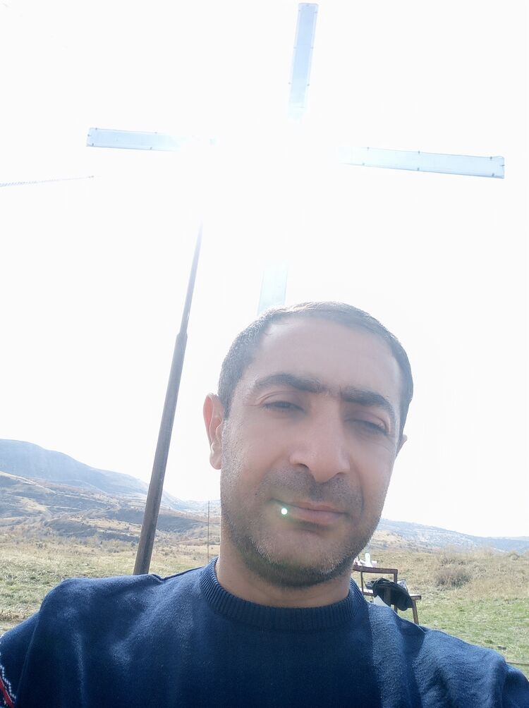  ,   Valeri, 40 ,   ,   