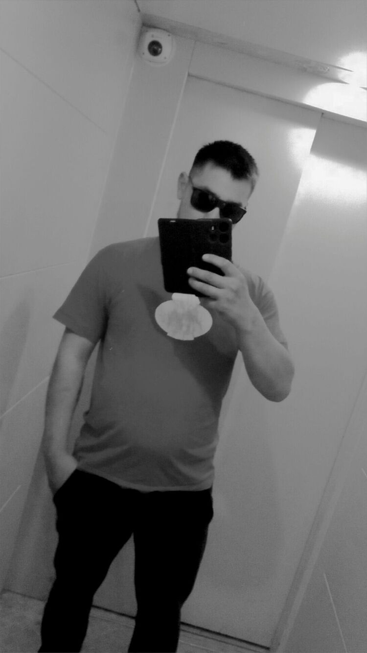  43879027  , 28 ,    