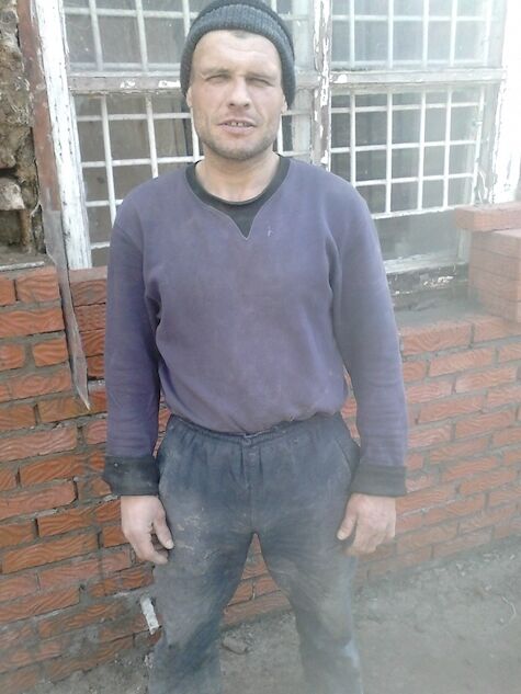  24330287  Viktor, 49 ,    