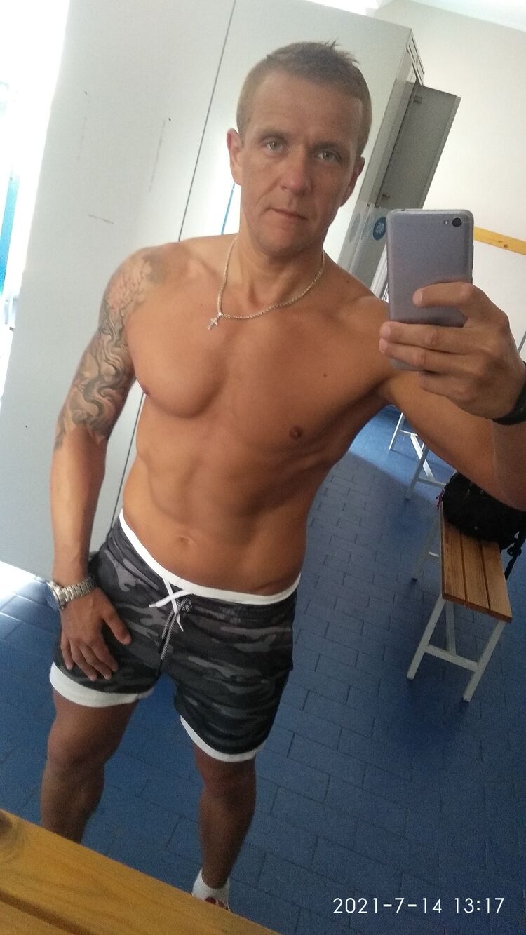  43695367  Yury, 40 ,    