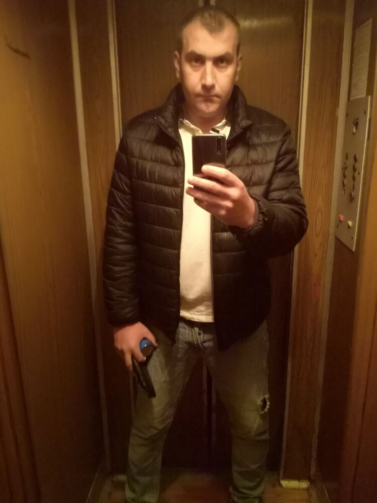  20201357  Mihail, 40 ,    