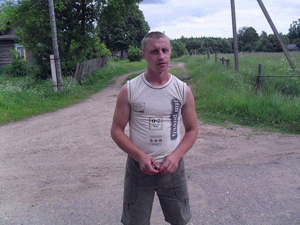  32999177  Viktor, 40 ,    