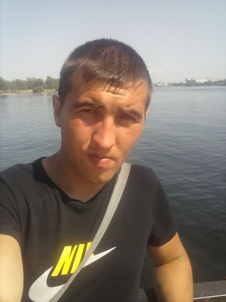  9793127  Viktor, 33 ,    