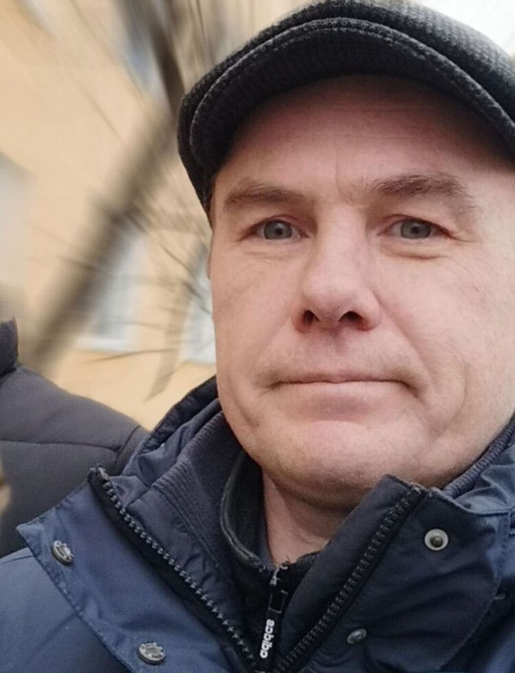  32396287  Viktor, 45 ,     