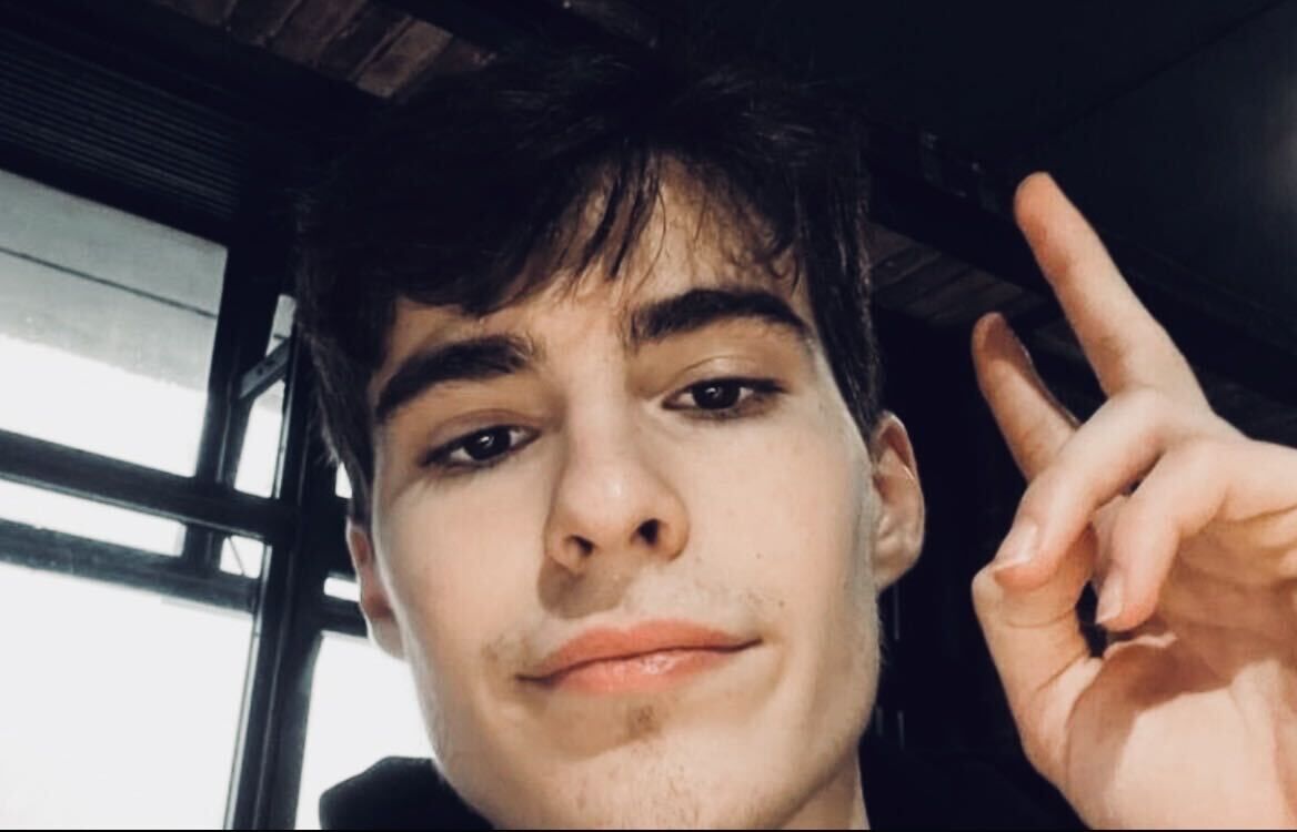  52988557  Anton, 26 ,    