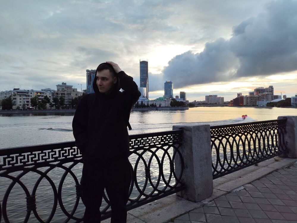  50577957  Denis, 25 ,    