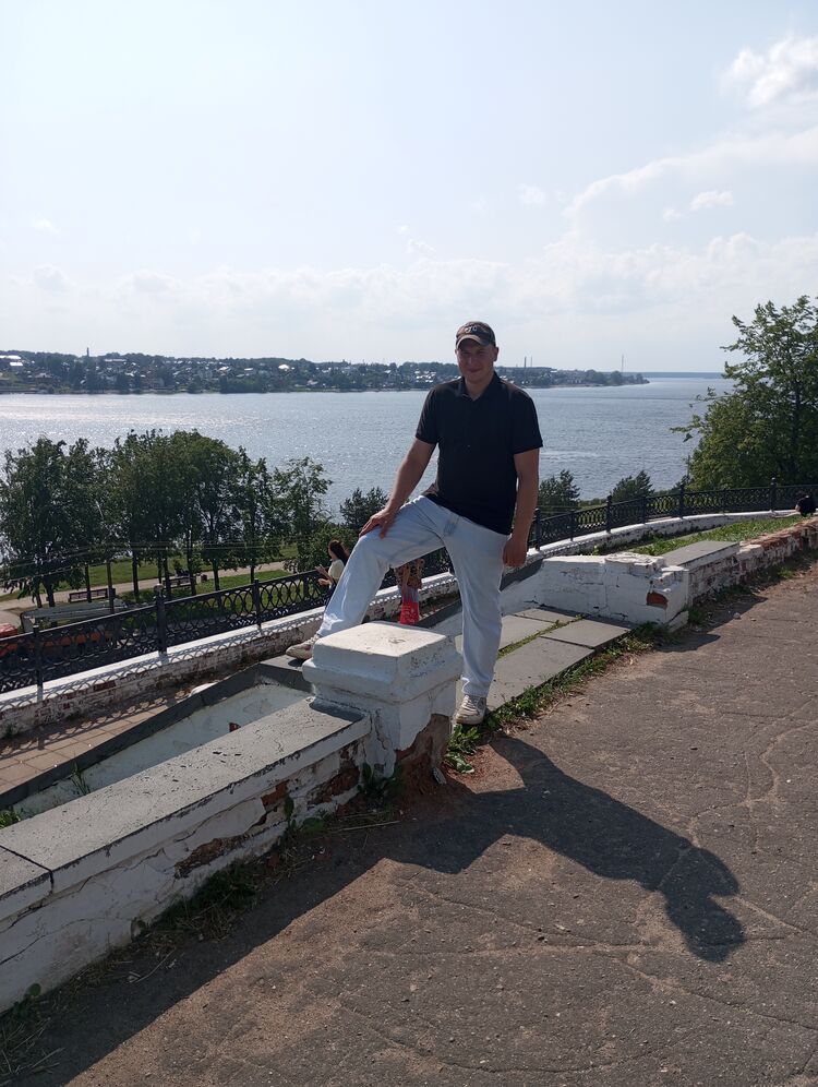  51998667  Ilya, 32 ,    