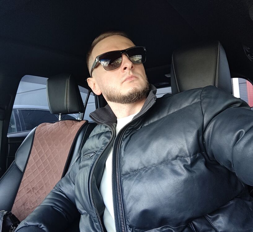  45904577  VIKTOR, 35 ,    