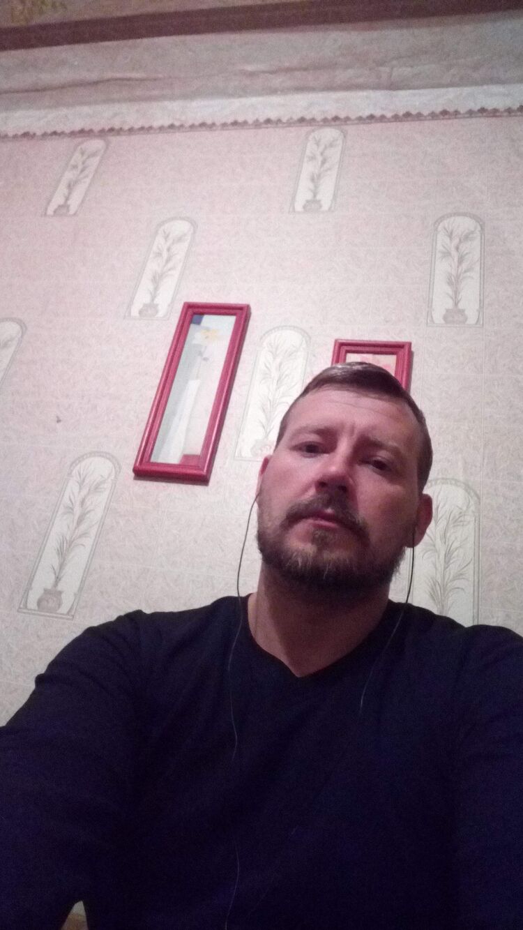  24235167  George, 39 ,    