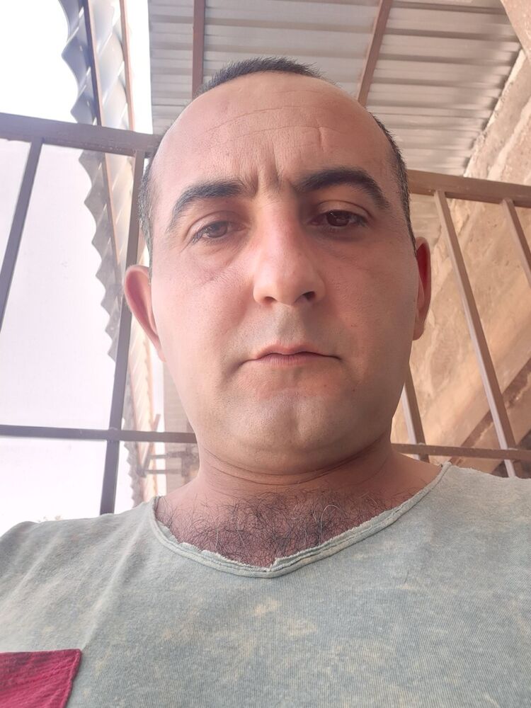  ,   Artur, 42 ,   ,   , c 