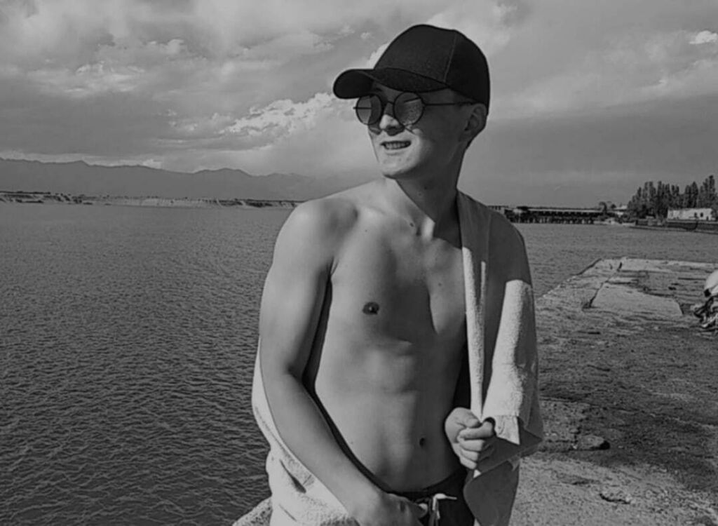  ,   Akyl, 23 ,   ,   , c , 