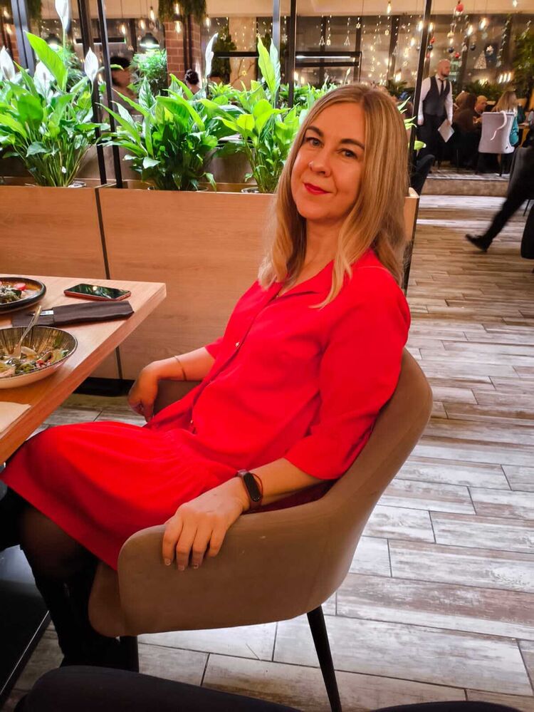  51509147  Elena, 47 ,    