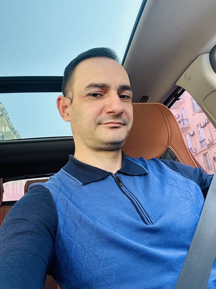  44263727  Niko, 40 ,    