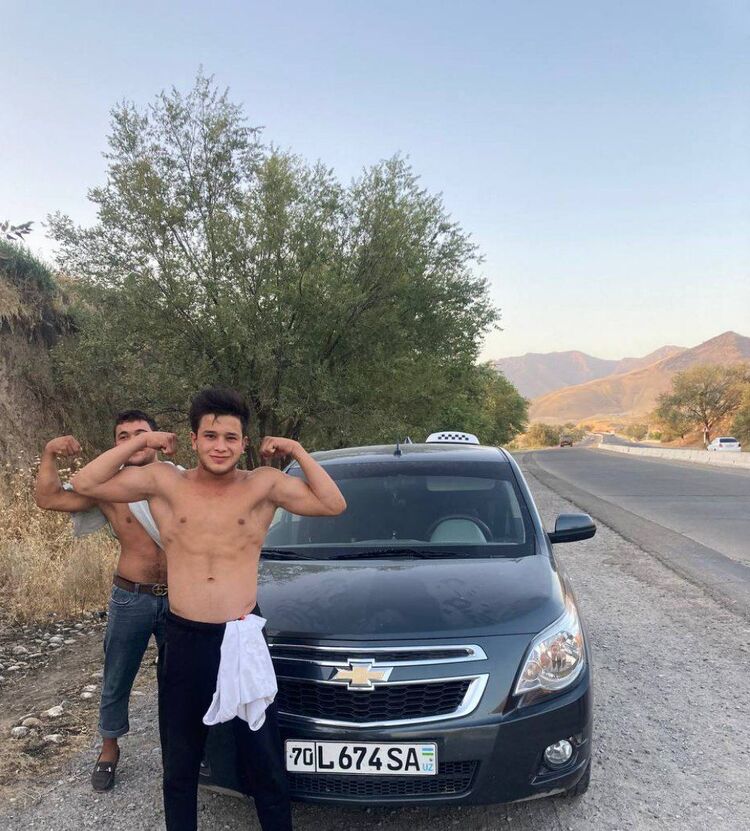  33580867  Azik, 23 ,    