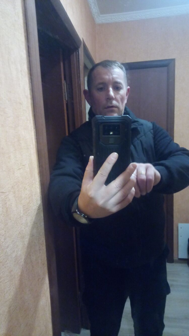  39577537  Alexander, 43 ,    