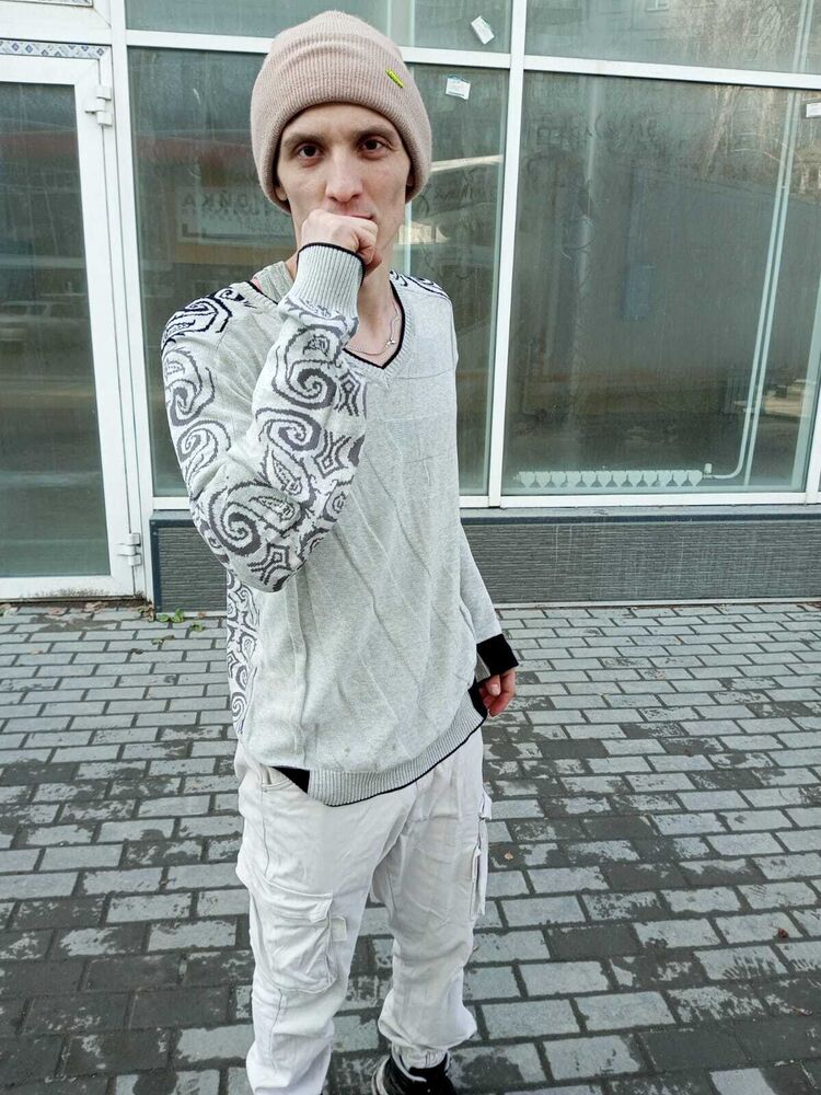  30466537  Konstantin, 31 ,    
