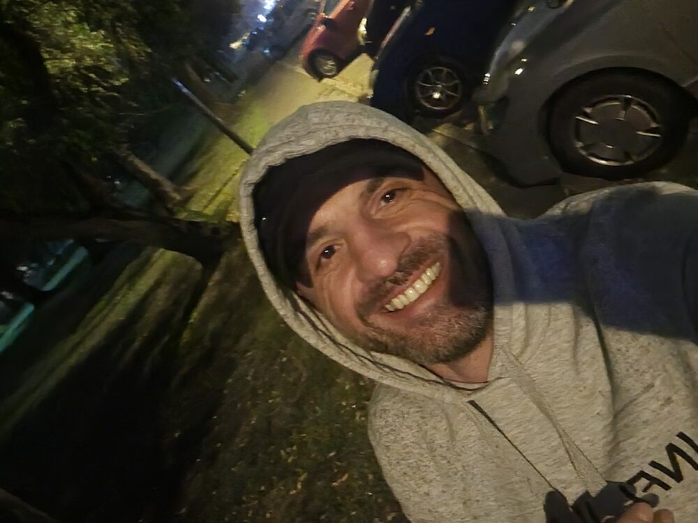  32076937  Dato, 35 ,    