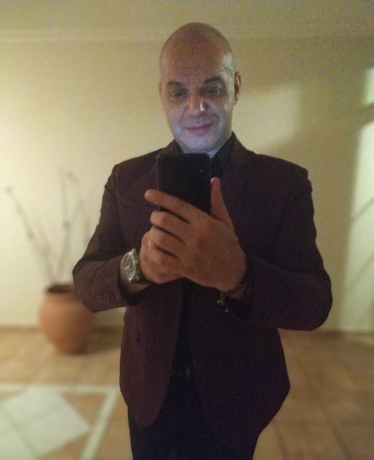  ,   Dimitris, 52 ,   ,   , c 
