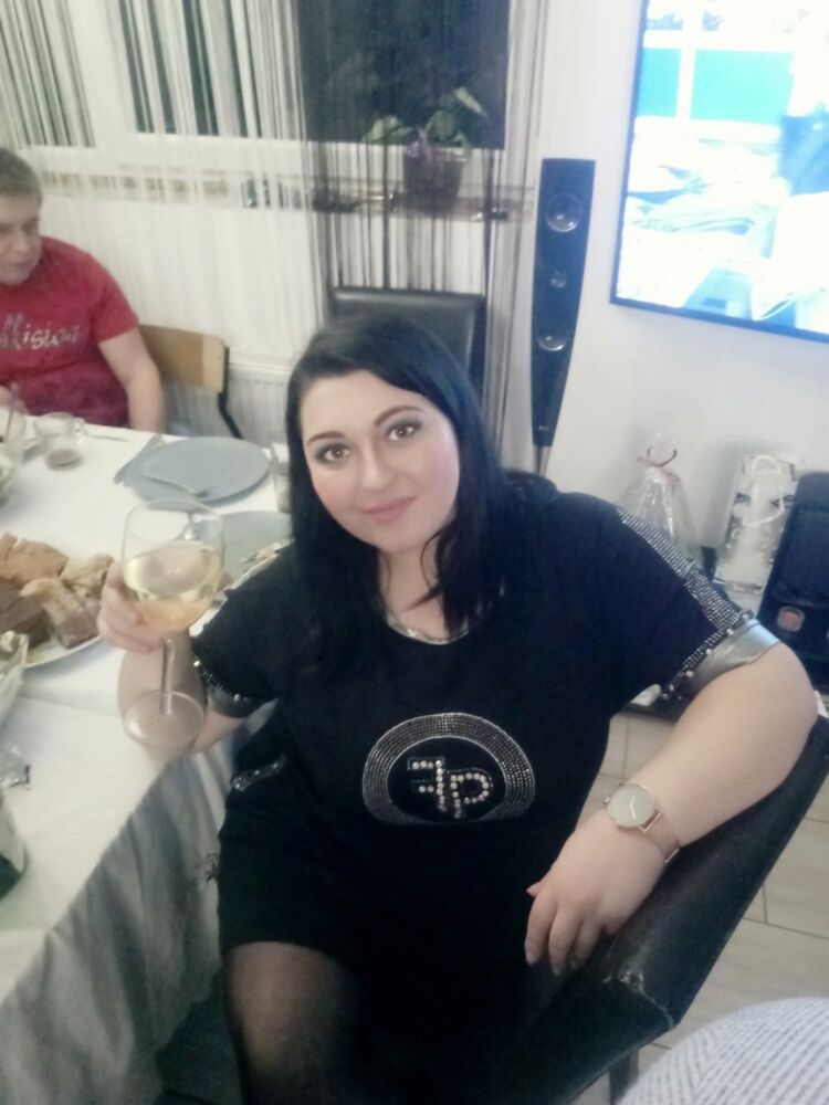  18992887  Nadia, 32 ,    