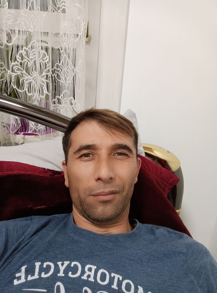 39122327  Ivan, 39 ,    
