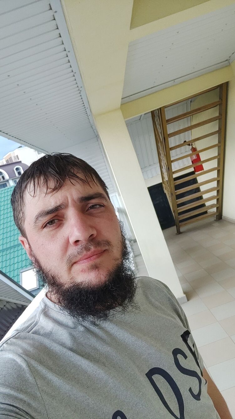  ,   Amir, 35 ,   ,   