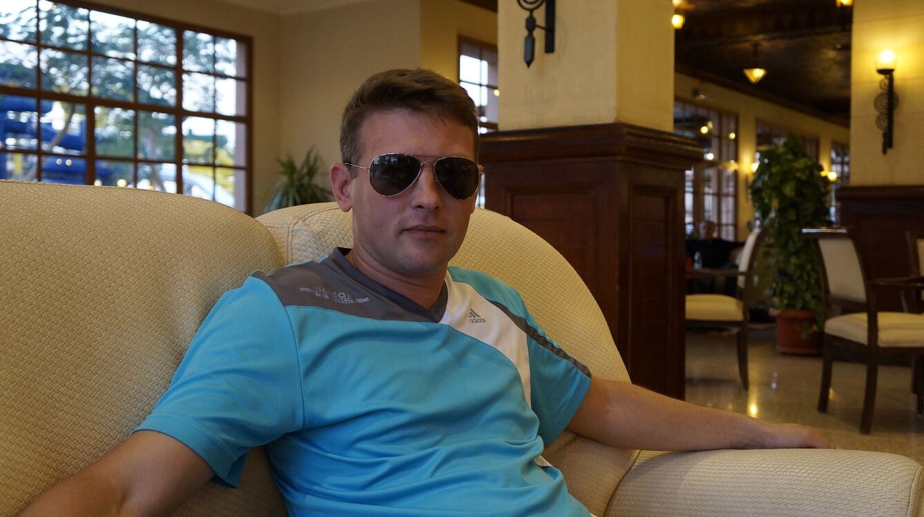  22655587  Pasha, 47 ,    